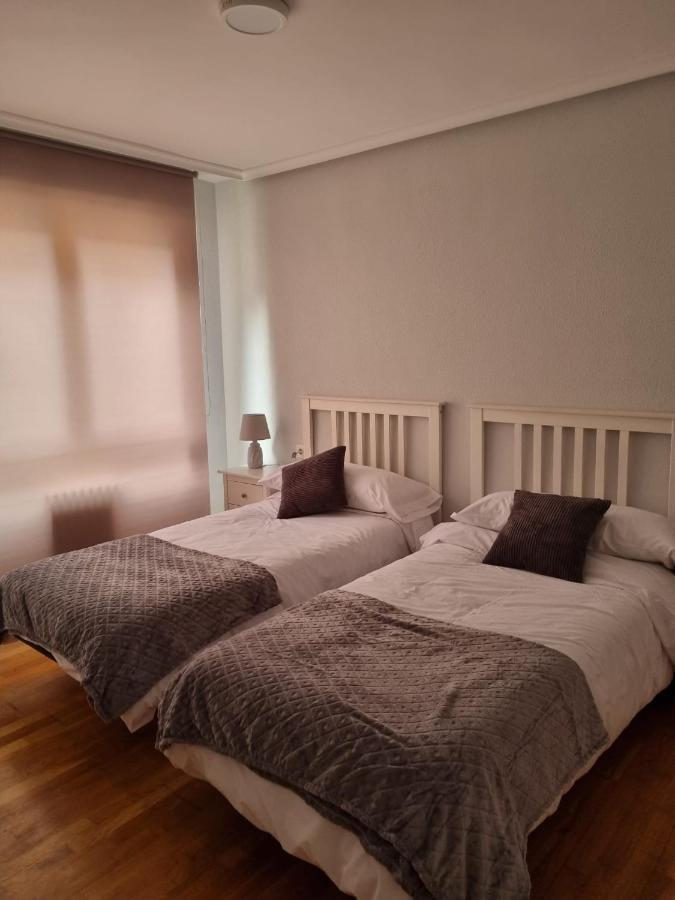 Apartament Vivienda Silvia Renfe León Zewnętrze zdjęcie