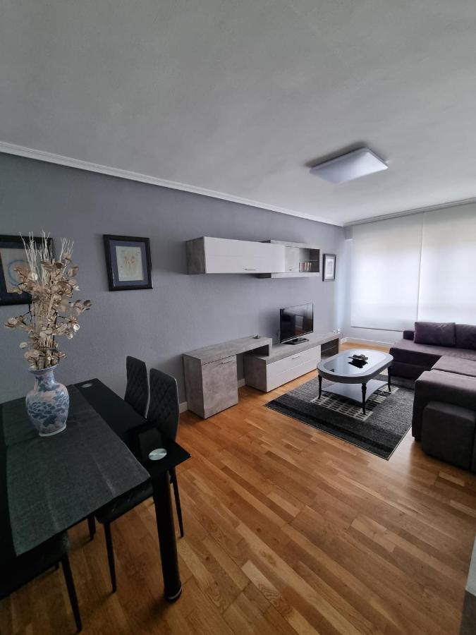 Apartament Vivienda Silvia Renfe León Zewnętrze zdjęcie